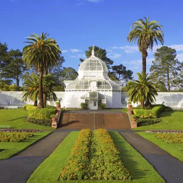 Exterior view of the 贝博体彩app Conservatory of Flowers.